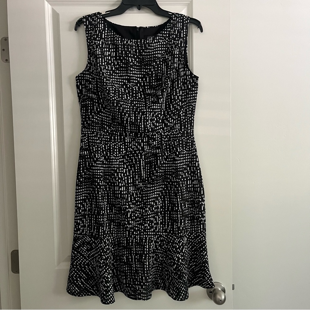 Ellen Tracy Black and White Geometric Midi Dress